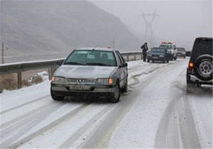 کمبود امکانات جاده‌های شهرستان سلسله را هنگام بارش برف