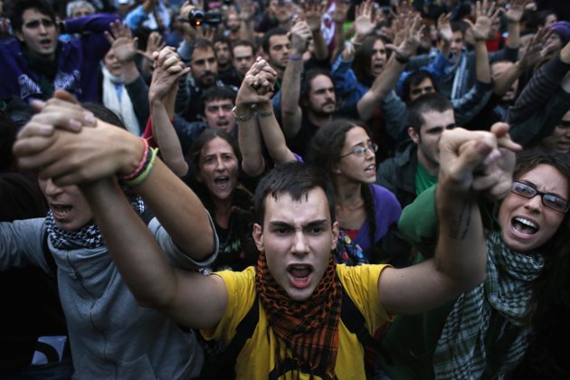 تظاهرات و راهپیمایی هزاران نفر از معترضان به خشونت علیه زنان در مادرید