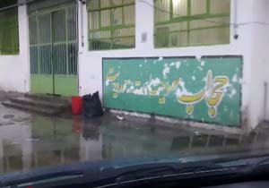 بارش باران و آبگرفتگی مدرسه در «آهی محله» + فیلم