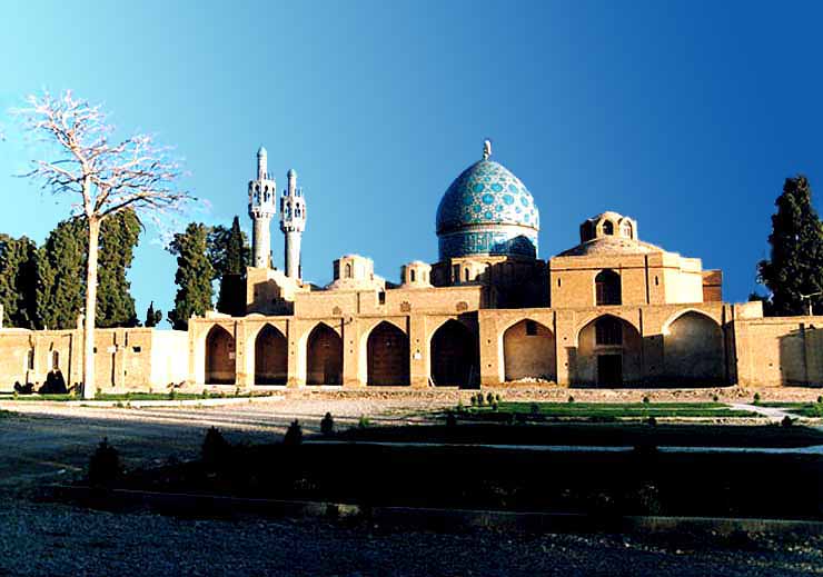 آرامگاه شاه نعمت الله ولی نگینی فیروزه ای در دل ماهان