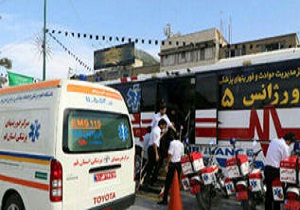 تسهیل امداد رسانی در عوارضی قم-تهران با اتوبوس اورژانس
