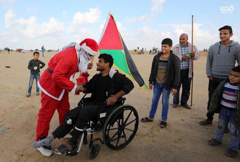 حضور افتخاری بابانوئل در مرز غزه و اسرائیل+عکس