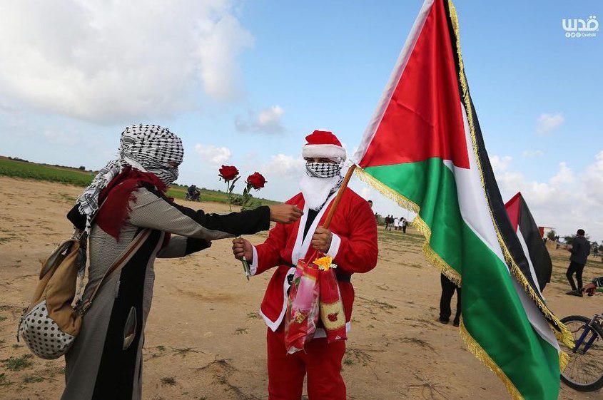 حضور افتخاری بابانوئل در مرز غزه و اسرائیل+عکس