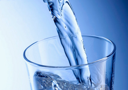 با درست نوشیدن آب بیماری را از خود دور کنید
