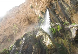 شاهلولاک، آبشاری زیبا و دائمی در لنجان + فیلم