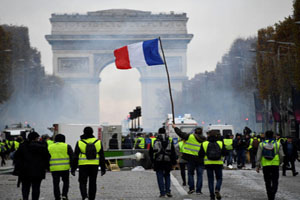 بازداشت ۳۴۵ نفر در فرانسه در پی تجمع معترضان