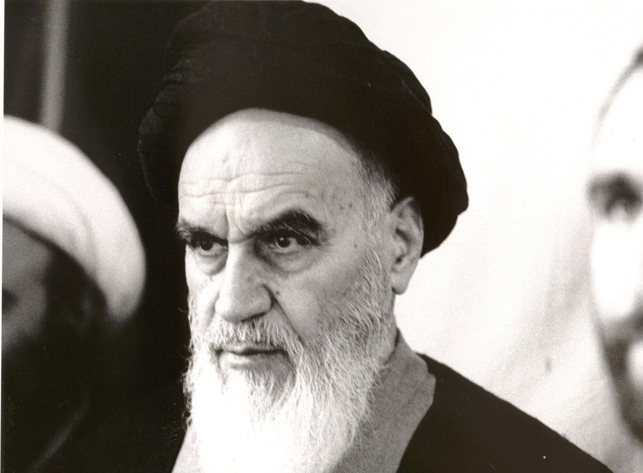 آیت الله خمینی: آخرین سنگ رژیم کودتای نظامی است / اگر مردم موفق شوند کمیته‌ای را به عنوان حکومت موقت تعیین می‌کنم