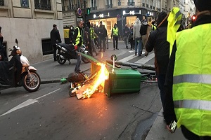 نهمین شنبه تظاهرات جلیقه زردها در فرانسه/ گسترش اعتراضات به انگلیس و ایرلند شمالی
