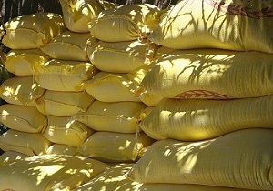پلیس قفل انبار آرد قاچاق را شکست