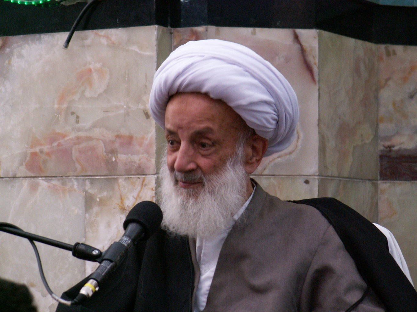عکسی از دیدار حضرت آیت‌الله مجتهدی تهرانی با رهبر انقلاب