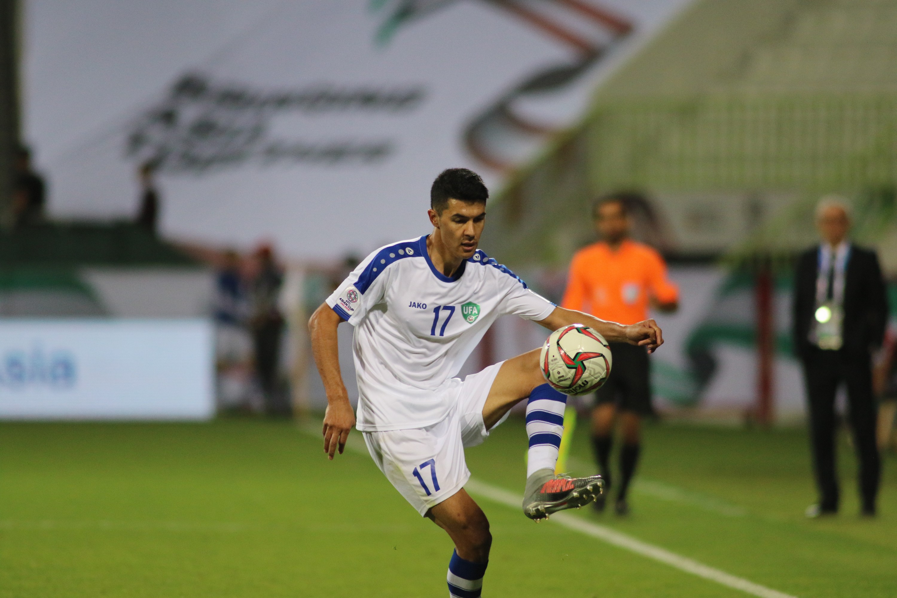 دیدار تیم‌های فوتبال ازبکستان و ترکمنستان
