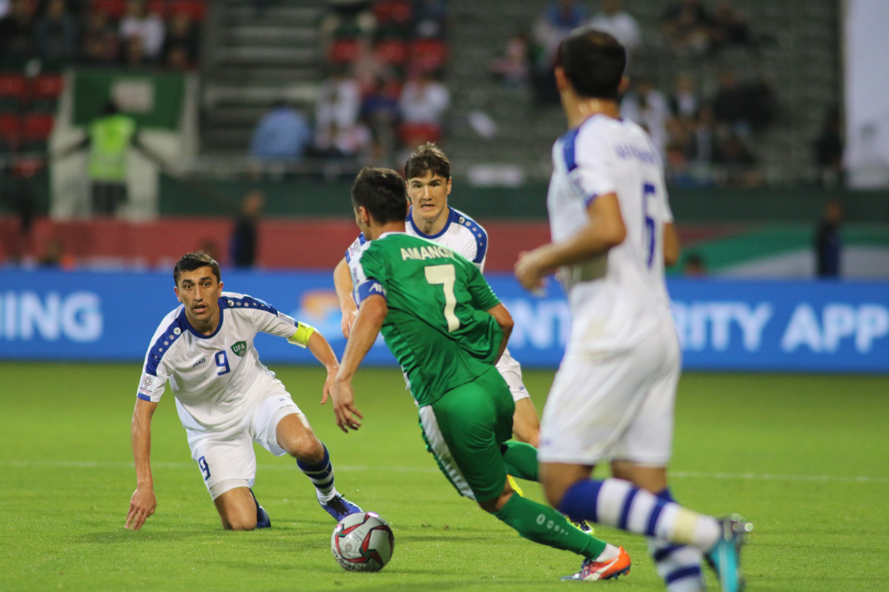 دیدار تیم‌های فوتبال ازبکستان و ترکمنستان