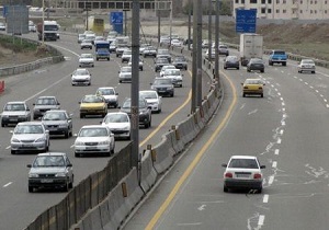 ترافیک در آزادراه قزوین-کرج سنگین است/ بارش برف و باران در استان چهارمحال و بختیاری
