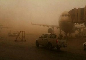 گرد و غبار هواپیماهای فرودگاه اهواز را زمین گیر کرد