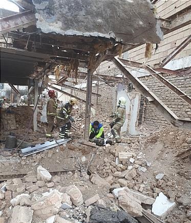 سقوط کارگر ۵۵ ساله از ساختمان در حال تخریب + عکس