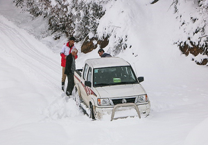 قطع راه ارتباطی ۱۴۷ روستا در الیگودرز/ ۲۱ هزار نفر در محاصره برف قرار دارند