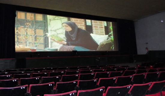 جشن تولدِ بدون مجوز، در یکی از سینما‌های ایران
