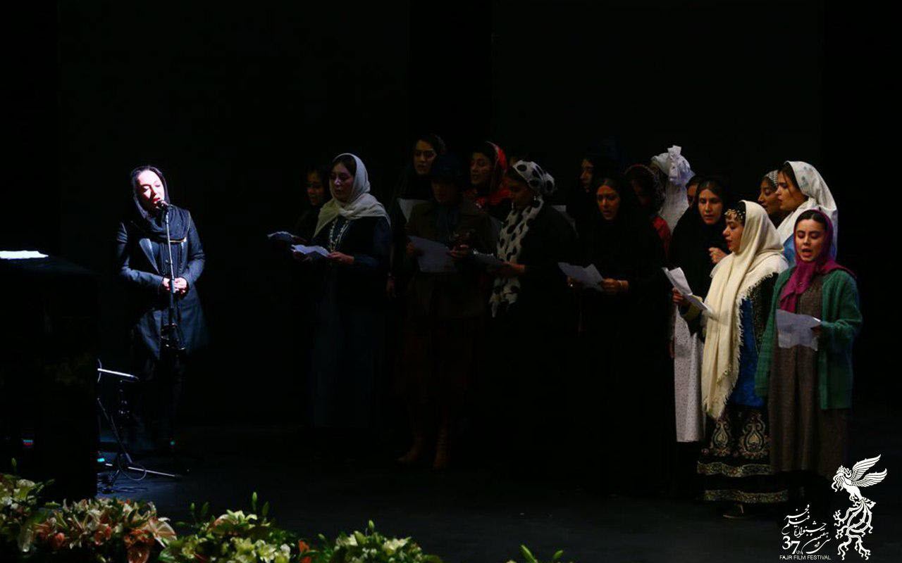 واکنش کاربران به تکخوانی یک زن در افتتاحیه جشنواره فیلم فجر +تصاویر