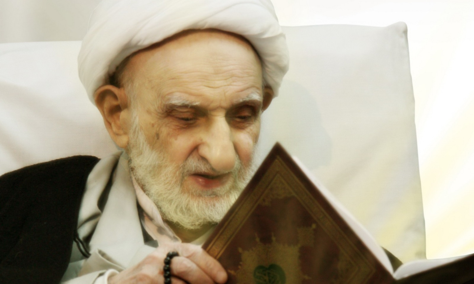 ارتباط عمیق رهبر انقلاب با آیت اللّه بحجت +فیلم