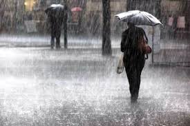 تاخیر شروع به کار ادارات شهرستان بندرعباس به دلیل بارندگی
