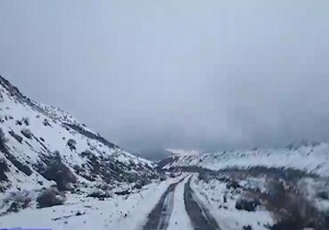 طبیعت زیبا و برفی جاده روستای "داربند" + فیلم