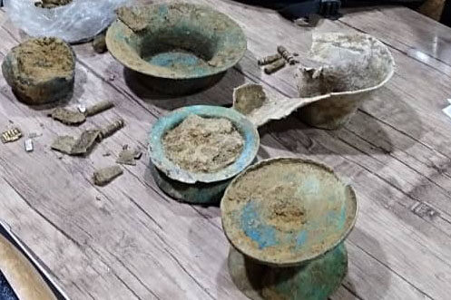 قاچاقچیان عتیقه دستگیر شدند/ ۶ کاسه مربوط به دوران ساسانی کشف شد