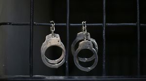 دستگیری زن میانسال به هنگام سرقت موبایل