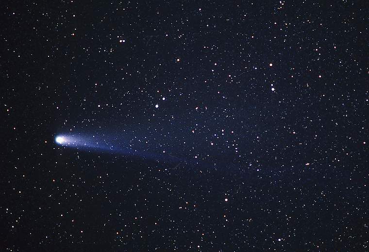 خودنمایی دنباله دار‌ها در آسمان/ راز و رمز‌ها از ستاره‌ای که رصد آن دشوار است
