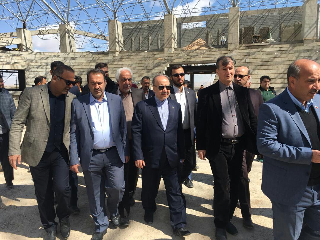 بازدید وزیر ورزش و جوانان از سالن شش هزار نفری بزرگ شیراز