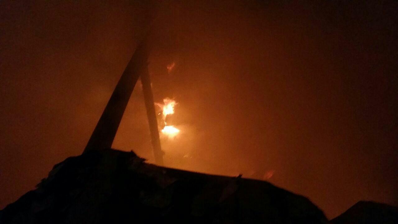 آتش سوزی کارگاه مبل سازی در بزرگراه آزادگان/ فوت کارگر جوان در حادثه + عکس و فیلم