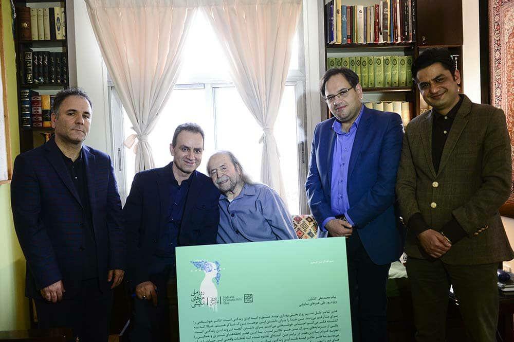 محمدعلی کشاورز پیام روز ملی هنر‌های نمایشی را امضاء کرد