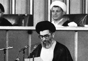 تصاویری دیده نشده از رأی گیری مجدد برای رهبری آیت‌الله خامنه‌ای پس از رفراندوم قانون اساسی + فیلم