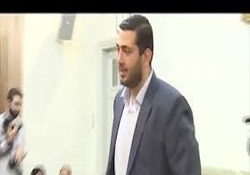 کاشت دو نهال میوه توسط رهبر انقلاب + فیلم