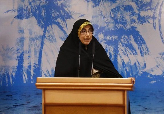 مشکلات معلمان و فرهنگیان حل شود