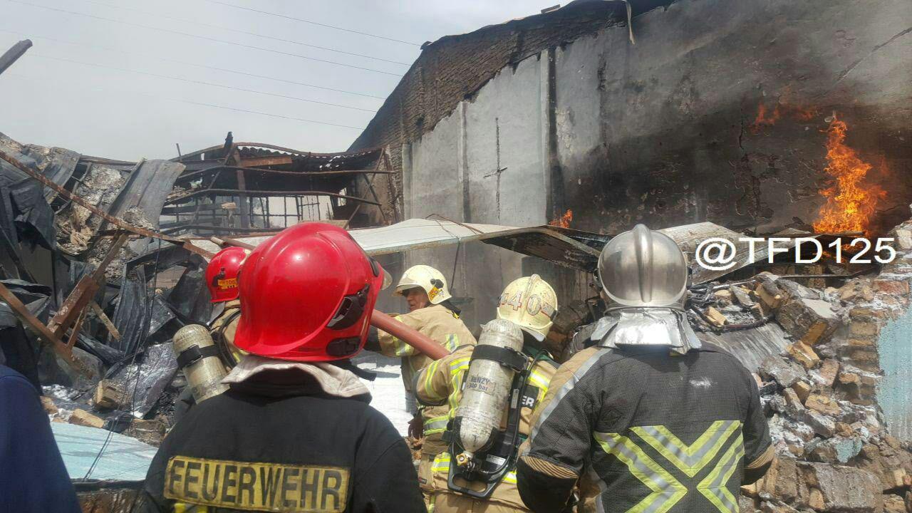 آتش سوزی در کارگاه ساخت تینر در چهاردانگه + عکس