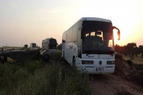 ۱۲۲ اتوبوس حامل تروریست‌ها و خانواده‌هایشان از حمص و حماه خارج شدند