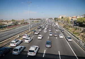 ترافیک نیمه سنگین در آزادراه کرج-تهران/ محور شمشک-دیزین مسدود است