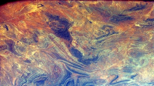 عکس‌های بی‌نظیر ناسا از گوشه‌وکنار جهان؛ از خلیج همیشگی فارس تا صحرای استرالیا