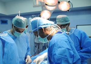 جراحی دیسک کمر و ستون فقرات برای نخستین بار در نی‌ریز
