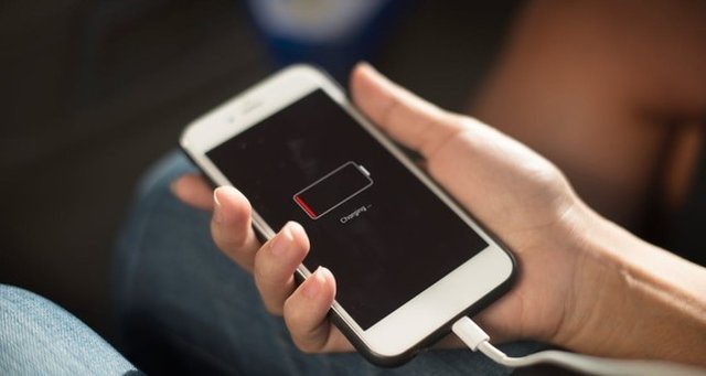 با این ترفندهای ساده عمر باتری گوشی خودتان را افزایش دهید!