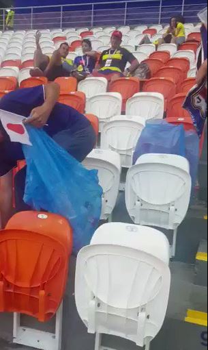 رفتار جالب هواداران تیم ملی ژاپن پس از پیروزی در برابر کلمبیا+ عکس
