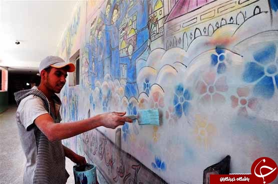 تصاویر روز: از حمام کردن فیل آسیایی در گرمای شهر کلکته تا نقاشی های دیواری دمشق