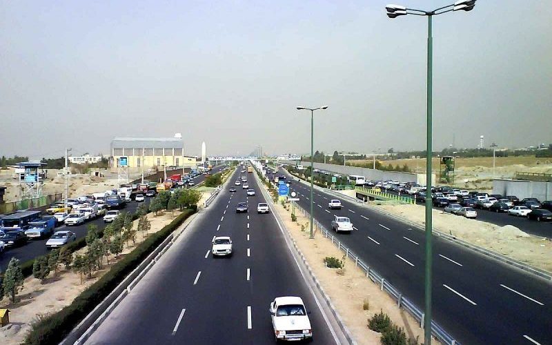 سرعت خودروها در آزادراه تهران به 130 کیلومتر افزایش می‌یابد/ افتتاح کامل آزاد راه جنوبی تهران تا چهار سال آینده