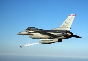 حمله هوایی عراق به تروریست‌های داعش در خاک سوریه