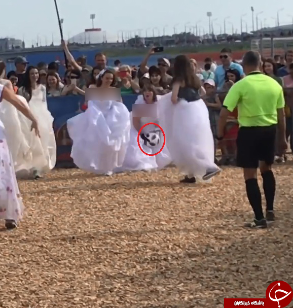 مسابقه فوتبالی که بازیکنانش لباس عروس به تن دارند! +فیلم و تصاویر