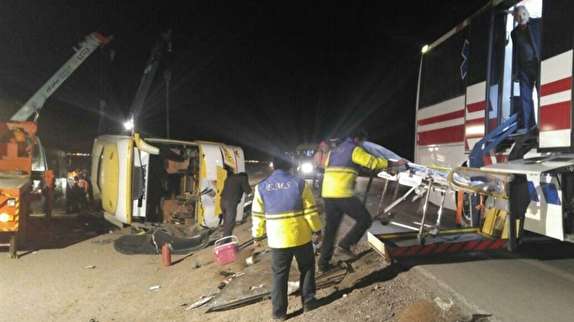 واژگونی اتوبوس زائران عراقی در مسیر سبزوار به داورزن/هفت نفر کشته شدند