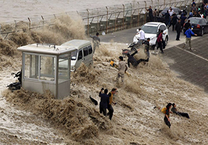 بارش باران و سیل بی‌وقفه در چین + فیلم