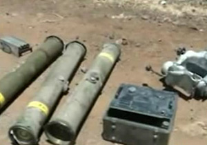 تحویل سلاح‌های سنگین گروه‌های تروریستی در بصری الشام به ارتش سوریه + فیلم