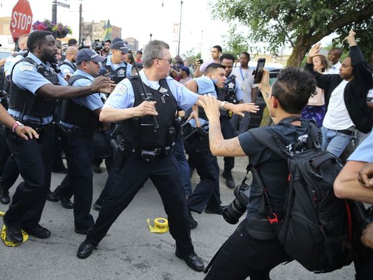 تظاهرات در شیکاگو در پی قتل یک مرد توسط پلیس+ تصاویر