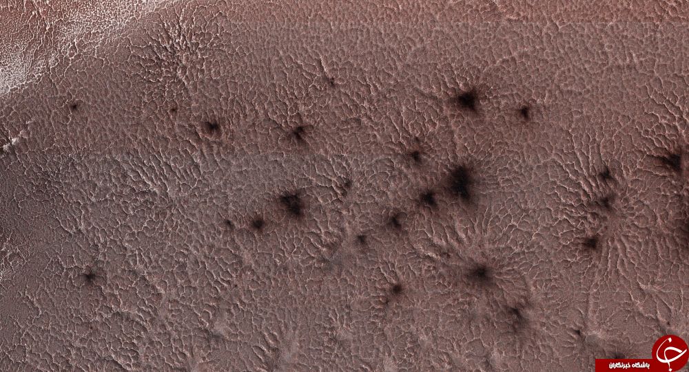عکس ناسا از عنکبوت های سیاه در مریخ
